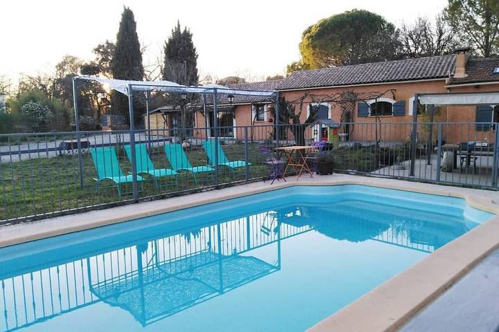 Cottage pour 12 personnes, avec terrasse et jardin à Saint-Nazaire-des-Gardies