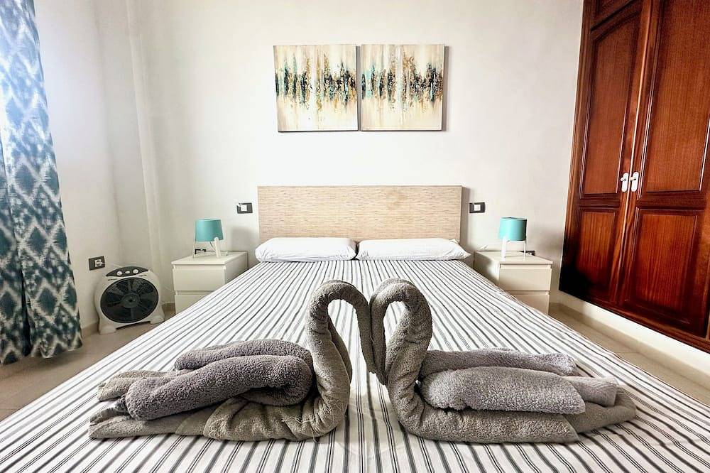 Entire apartment, Pambnb - Chic Seaview Apartment with Gym & Kids Park in Bajamar, San Cristóbal de La Laguna