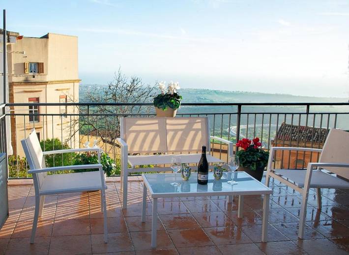 Ferienwohnung für 4 Personen, mit Balkon und Terrasse sowie Ausblick in Agrigent