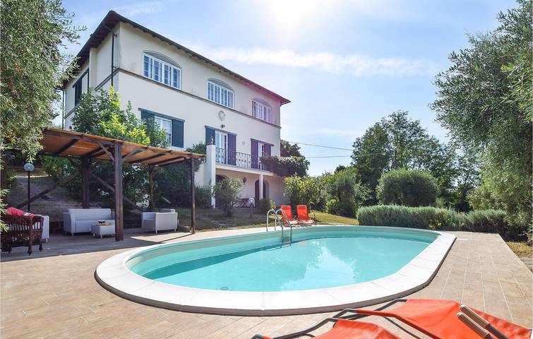 Appartamento di 300 mq con piscina, giardino e parcheggio in Crespina Lorenzana, Colline Pisane