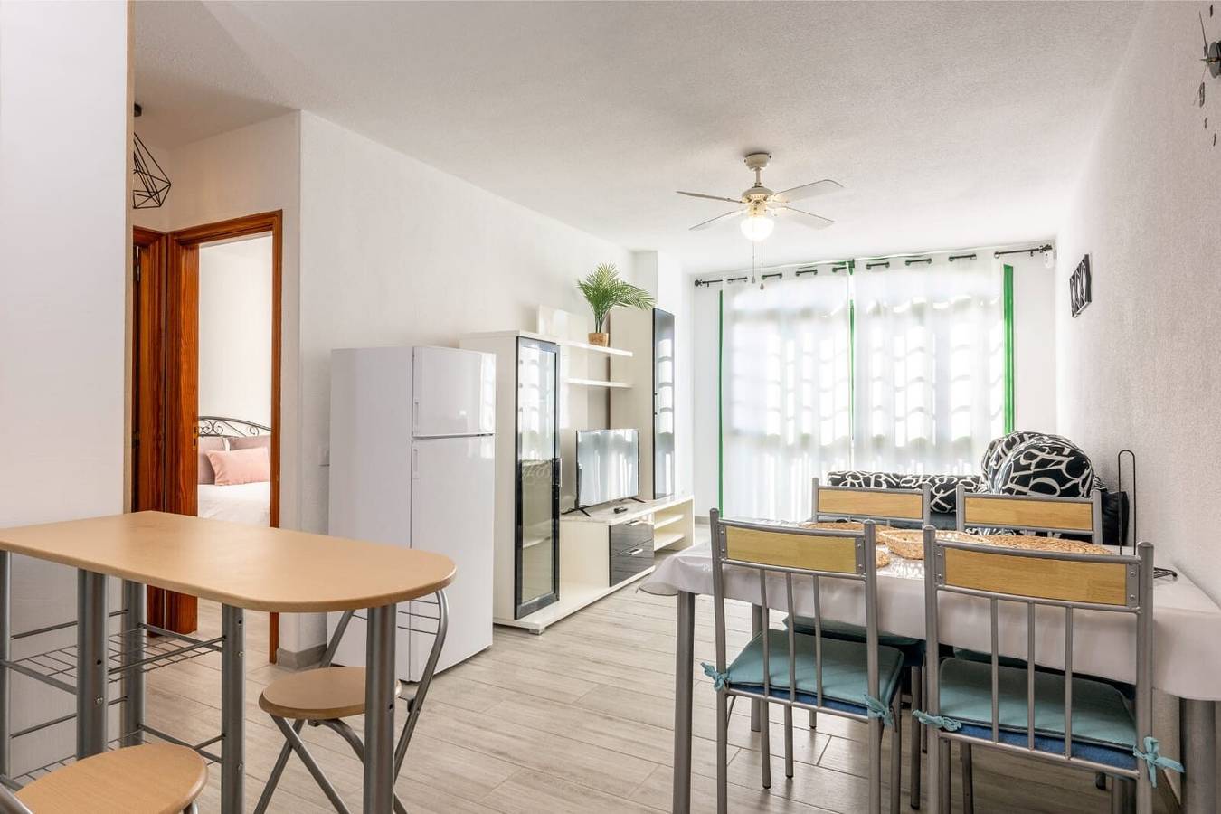 Apartamento entero, Casa Vacacional 'Los Abrigos Sea View' con Vistas al Mar, Balcón y Wi-Fi in Los Abrigos, Granadilla de Abona