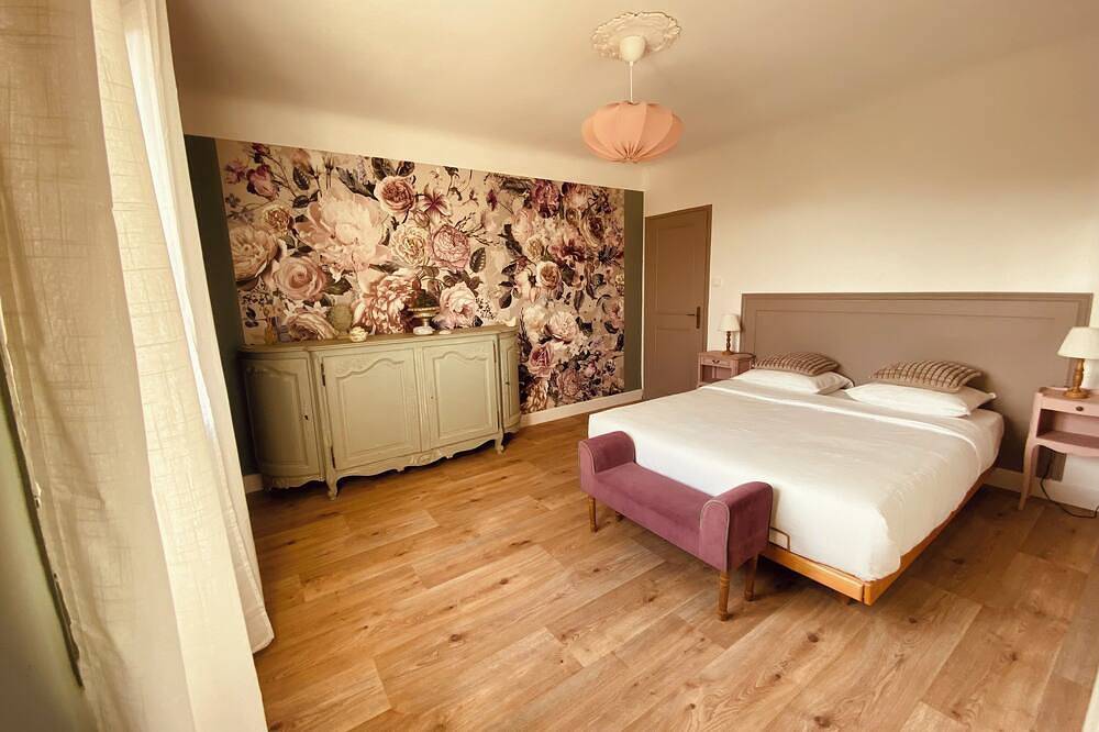 Mas Belvega guest house in La Baume-de-Transit, Nyons region