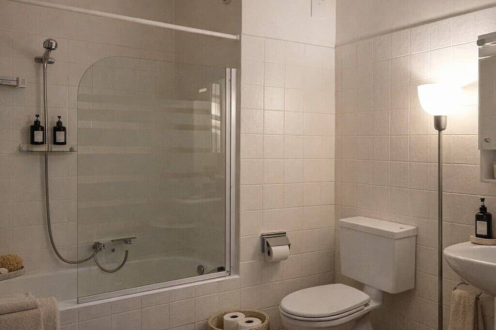 Appartement entier, Stylish Design Apartment 100 meters from the Rhône in City Center in Genève, Lac Léman