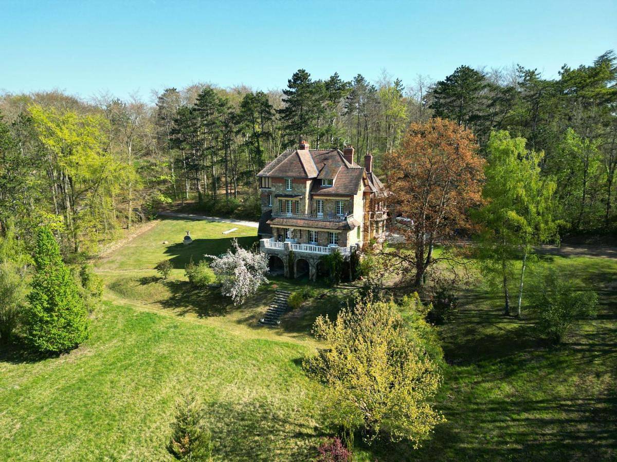 Le Manoir du Cerf in Gaillon-sur-Montcient, Parc naturel régional du Vexin Français