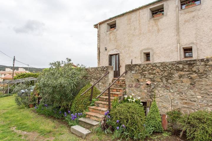Maison de campagne pour 2 personnes, avec jardin et vue à Darnius - 4