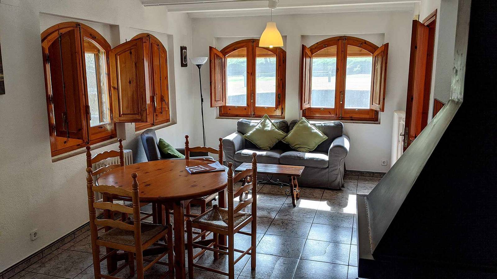 Appartement entier, Appartement 'Mas El Carrer - Verd' avec piscine partagée, jardin partagé et Wi-Fi in Santa Pau, Parc Naturel Zona Volcànica de la Garrotxa