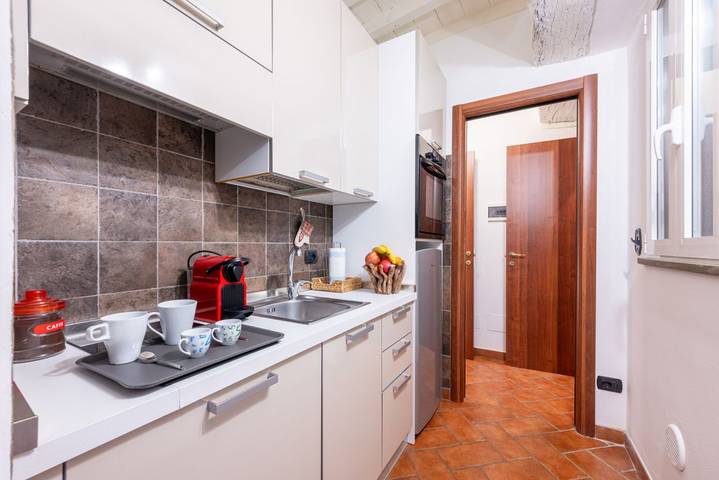 Entire apartment, Guesthost - Piazza San Bartolomeo Bright&Comfy Apt x4 in Parma, Parma Province