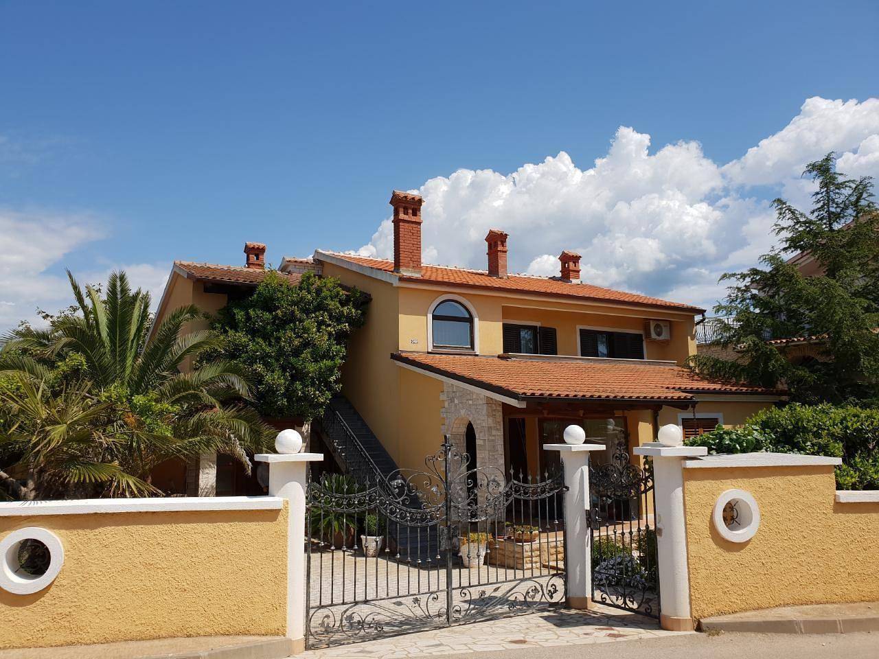 Ganze Ferienwohnung, Luxus-App Marin - Terrasse, Garten, Grillplatz, Strandnähe in Pomer, Südküste Istrien