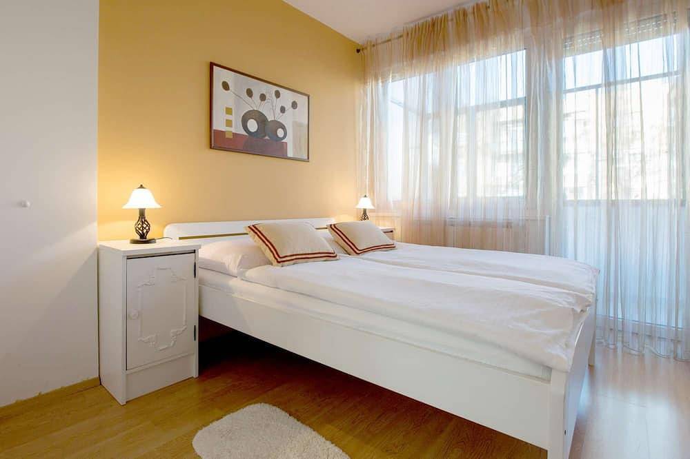 Geheel appartement, One bedroom apartment with terrace and park view in Zagreb, Zagreb en omgeving