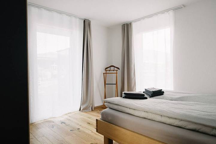Ganze Wohnung, Apartment Niesen near lake & mountains, modern in Einigen, Spiez
