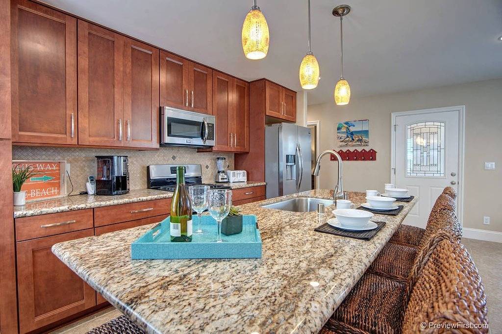 Ganze Wohnung, Herrliche Und Geräumige 2-King-Schlafzimmer Mit Meerblick, Lg Deck Sleeps 6 in Oceanside, San Diego County