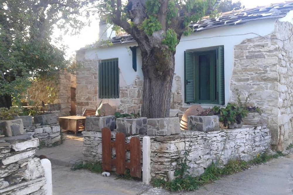Kleines Haus am Berg in Ikaria