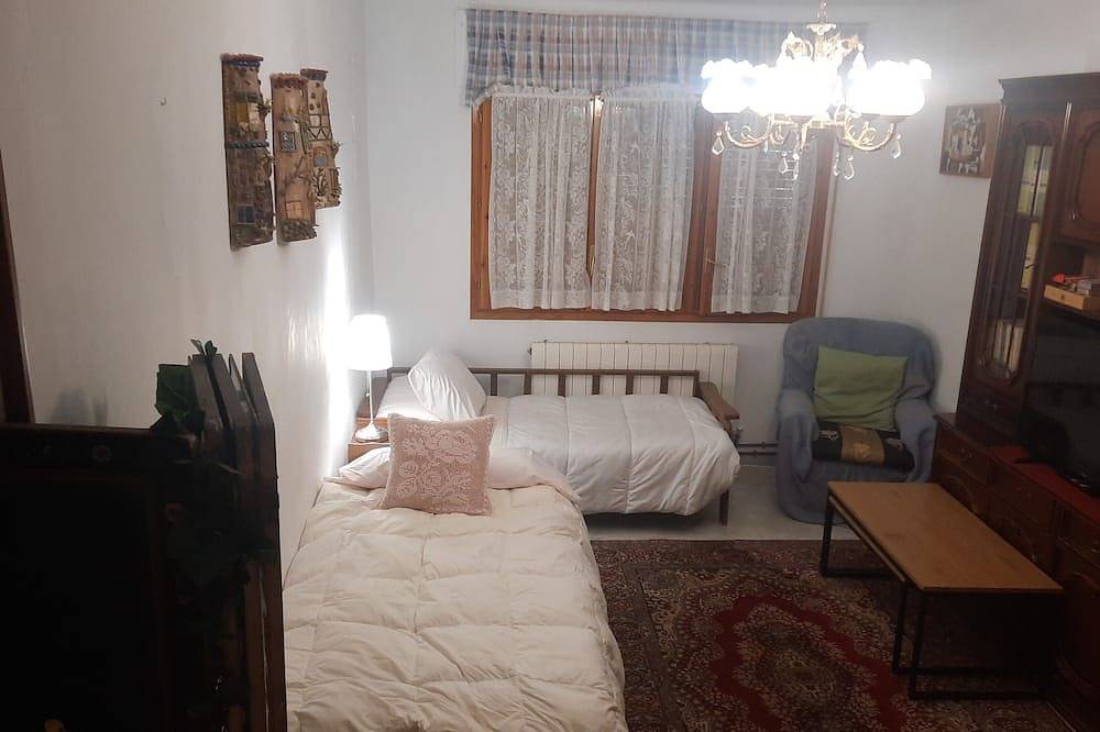 House Next To The Natural Park Of Las Bardenas. 4 km from the desert, door D. in Sádaba, Saragossa Province