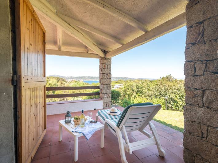 Location de vacances pour 7 personnes, avec terrasse ainsi que jardin et vue à Arzachena - 4