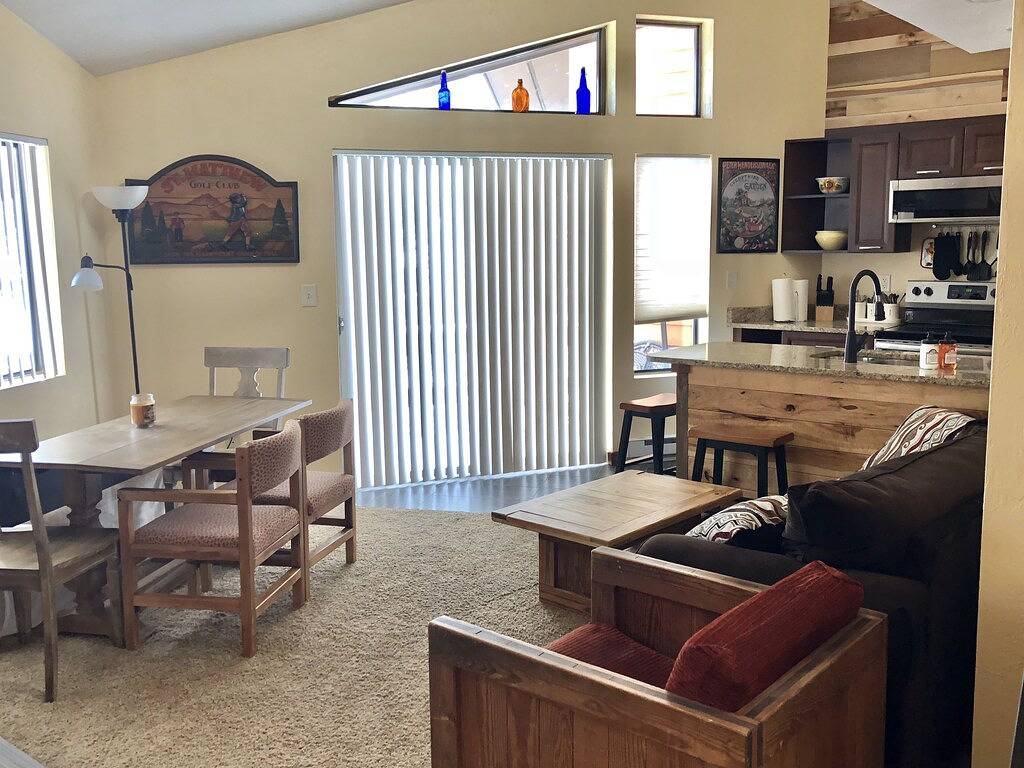 Ganze Wohnung, Erstaunliche 3 Schlafzimmer, praktisch auf den Pisten Neu mit brandneuen Küche renoviert in Hidden Valley, Pennsylvania