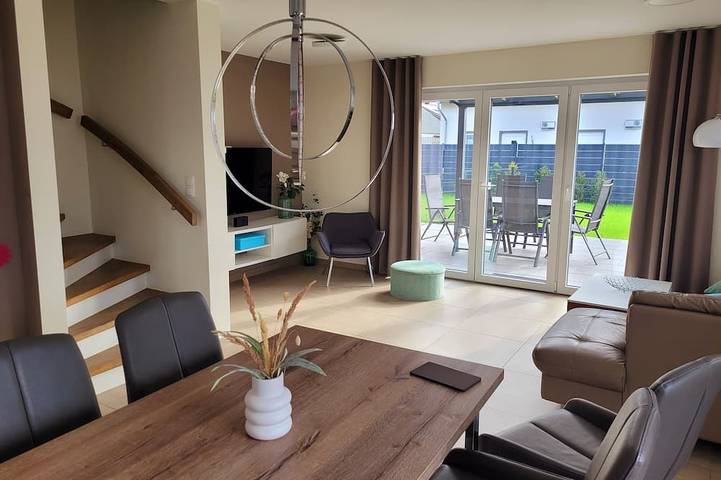 Ferienhaus für 6 Personen, mit Whirlpool und Garten sowie Terrasse