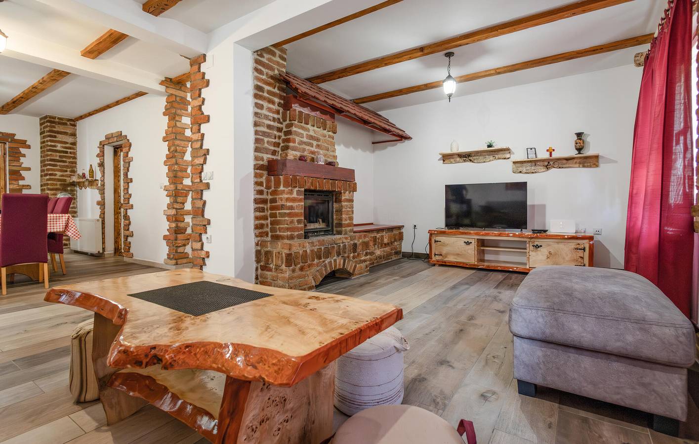 Geräumige 250 m² große Wohnung mit Pool, Terrasse und WLAN in Pozega-Slawonien