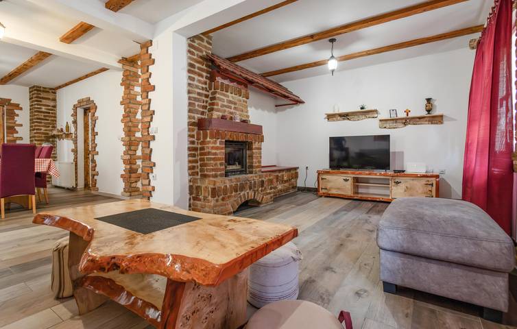 Geräumige 250 m² große Wohnung mit Pool, Terrasse und WLAN in Pozega-Slawonien