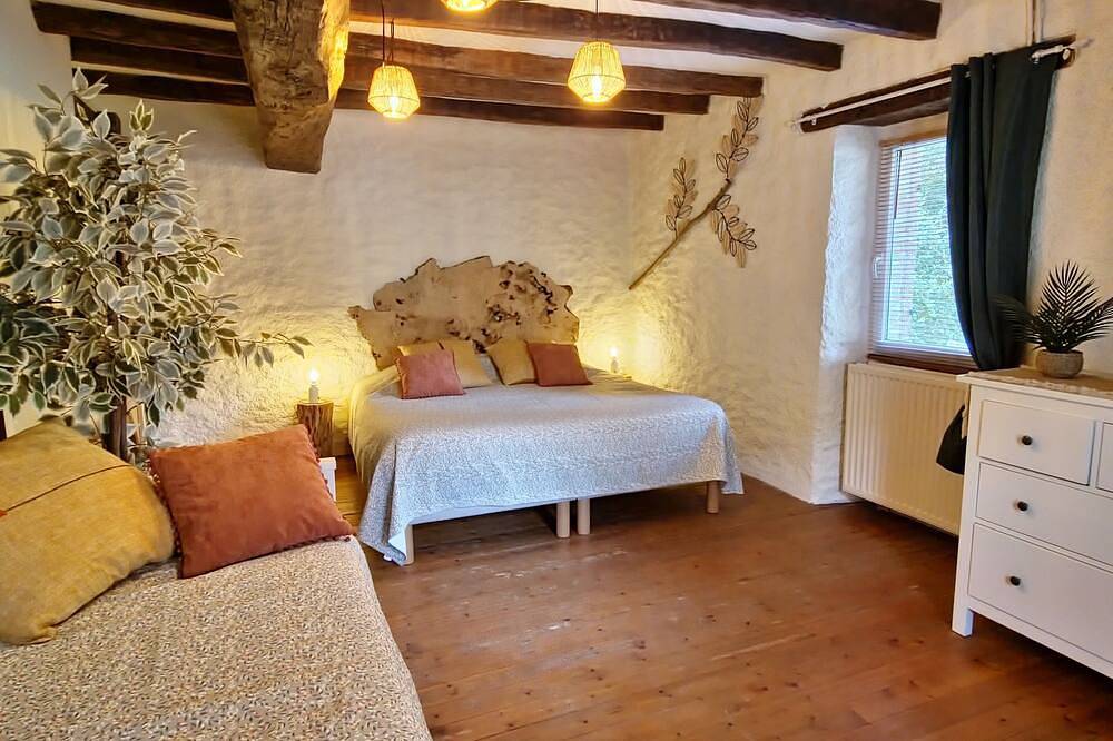 Dans un ancien moulin à eau, bord de rivière gîte 8p. avec Spa*_à 30min d'Angers in Chanzeaux, Région d'Angers