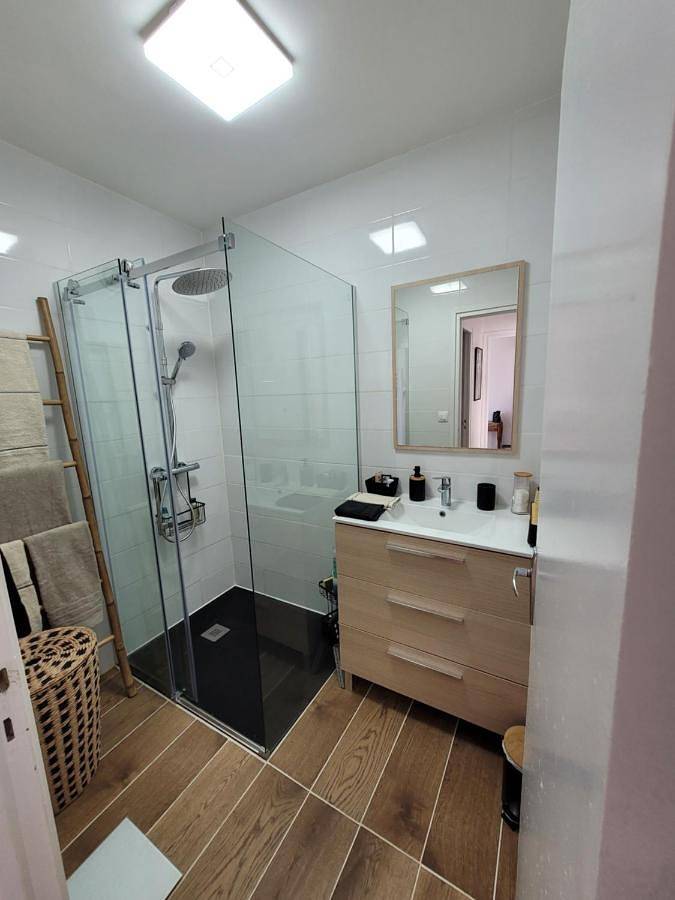 Gîte pour 2 personnes, avec terrasse et vue dans Plage de Vallières - 4