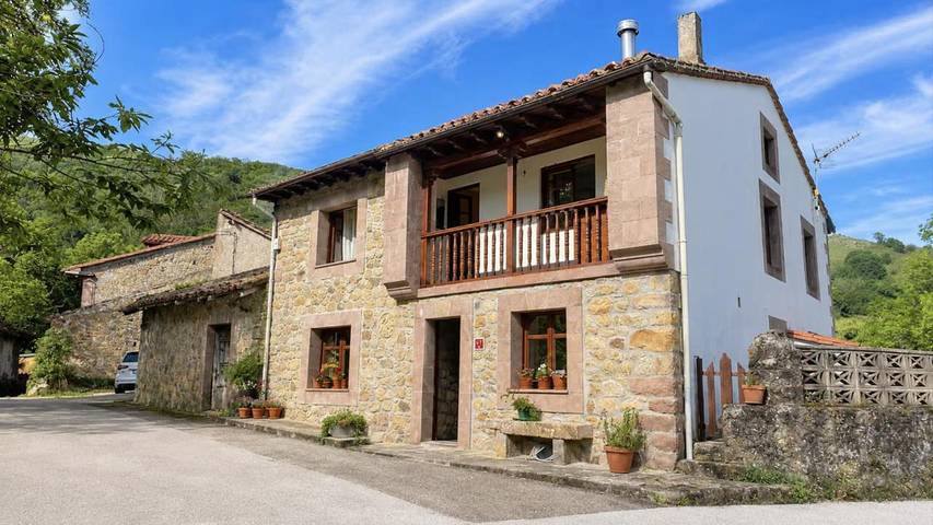 Casa rural para 9 personas, con Balcón además de Terraza y Vistas en Valle del Nansa