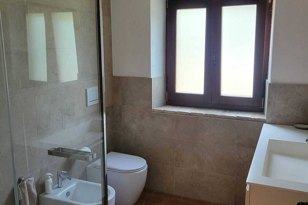 Ganze Wohnung, Beautifully renovated, modern, 1 bedroom apartment with swimming pool in Penna San Giovanni, Macerata Provinz