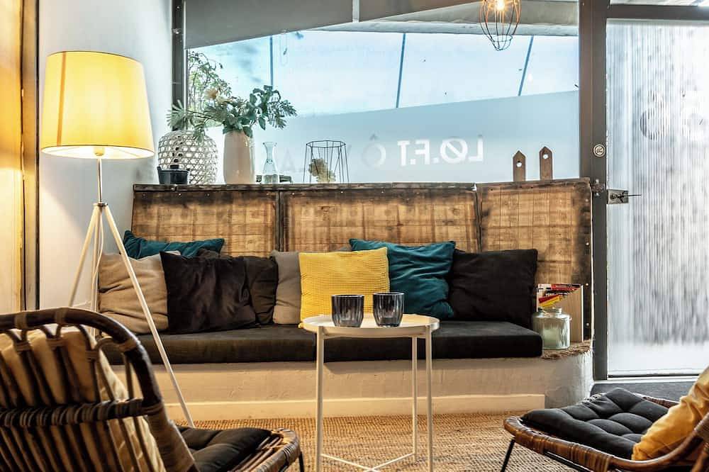 Entire apartment, Lovely, cosy apartment for 4 people in a charming medieval village in Monflanquin, Villeneuve-sur-Lot region