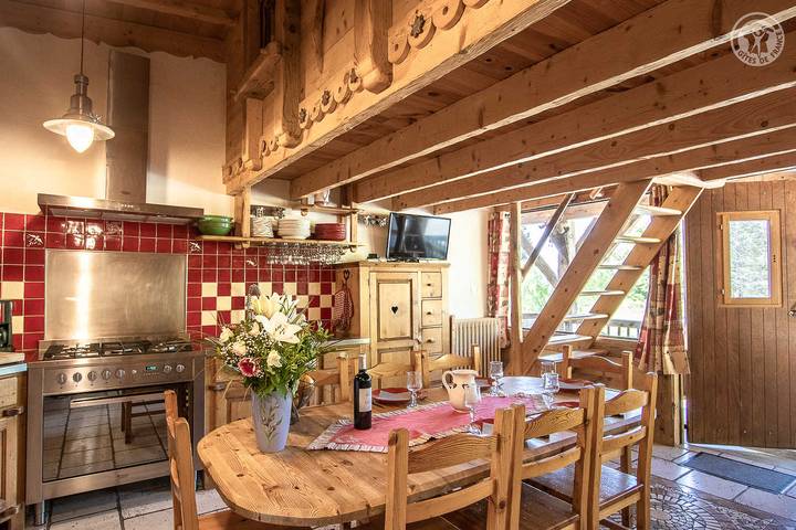 Gîte pour 12 personnes, avec piscine et jacuzzi ainsi que sauna et terrasse dans Bauges - 2