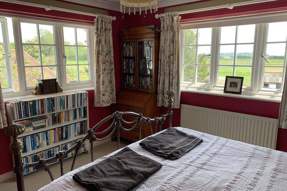 Delightful family house in village in the heart of the Goodwood estate in Lavant, South Downs
