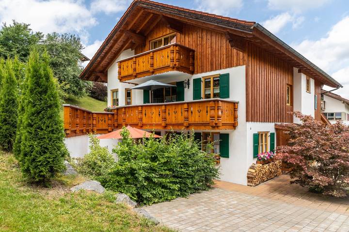 Geheel appartement, Appartement 'Haus Christian und Hanni' met Uitzicht op de Bergen in Bad Kohlgrub, Beierse Alpen