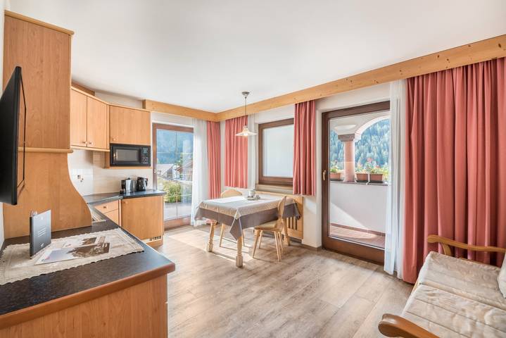 Entire apartment, Apartment 'Prapoz Typ A' with Mountain View, Balcony & Wi-Fi in Ortisei, Dolomiti Superski