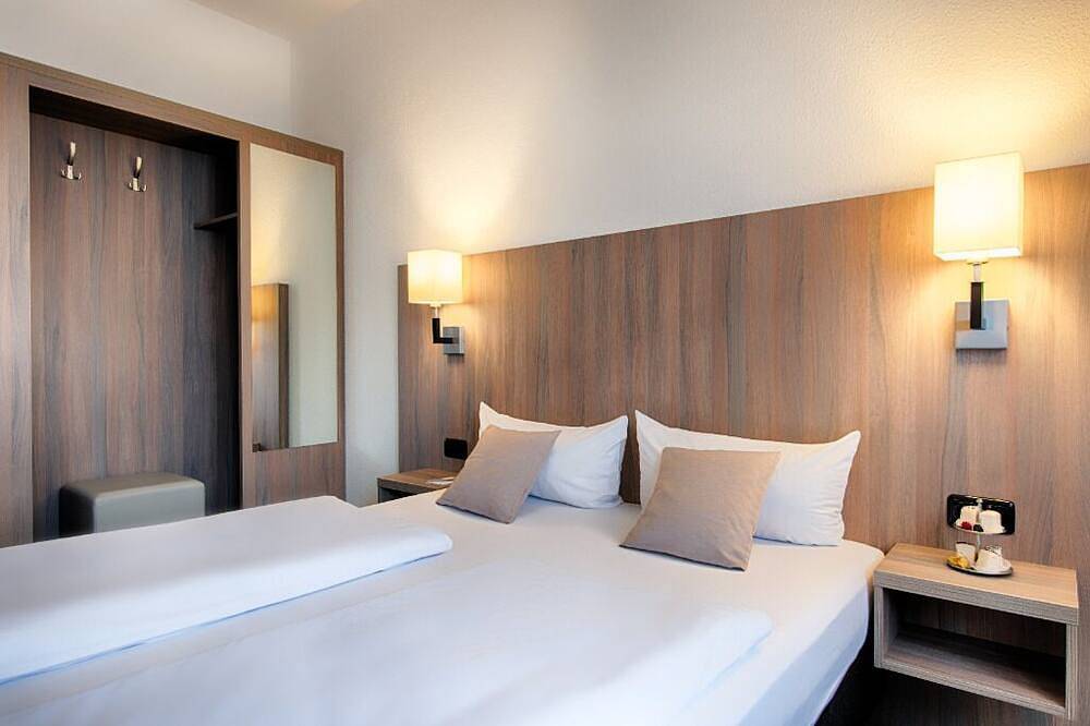 Unwind in Inviting Room w/ Onsite Sauna | Steps to Ruhr Park Shopping Center in Bochum, Ruhrgebiet