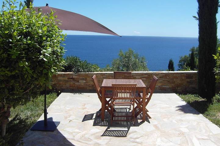 Appartement de vacances pour 3 personnes, avec jardin ainsi que terrasse et piscine