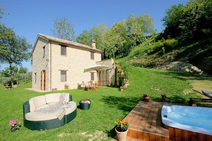Ferienhaus für 6 Personen, mit Terrasse und Garten sowie Pool in Monte San Martino