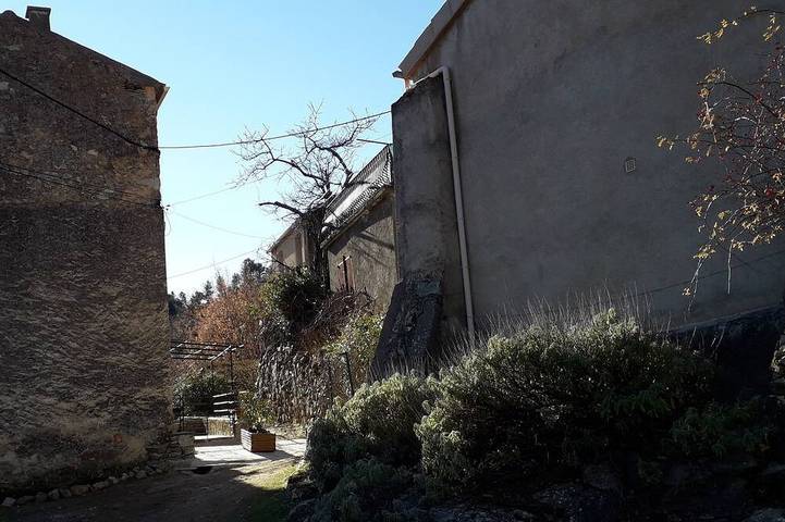 Location de vacances pour 4 personnes, avec jardin et terrasse à Pioggiola