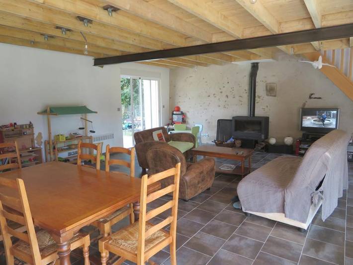 Location de vacances pour 8 personnes, avec Terrasse ainsi que Jardin et Vue à Briantes