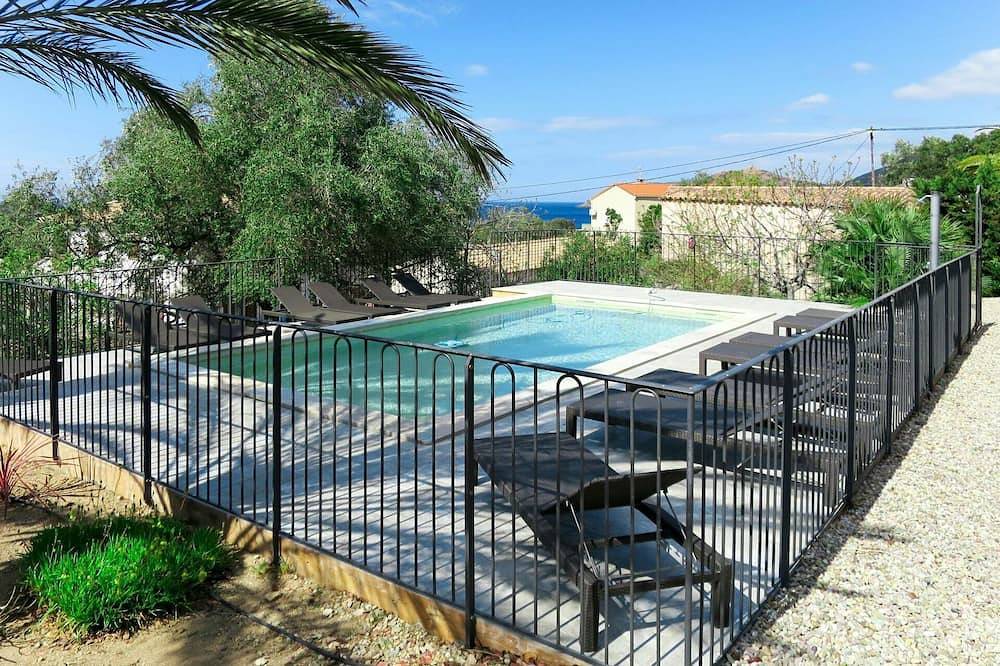 Entire apartment, Beautiful apartment for 8 guests with Wifi, A/C, pool, Tv, terrace and parking in Galéria, Parc naturel régional de Corse