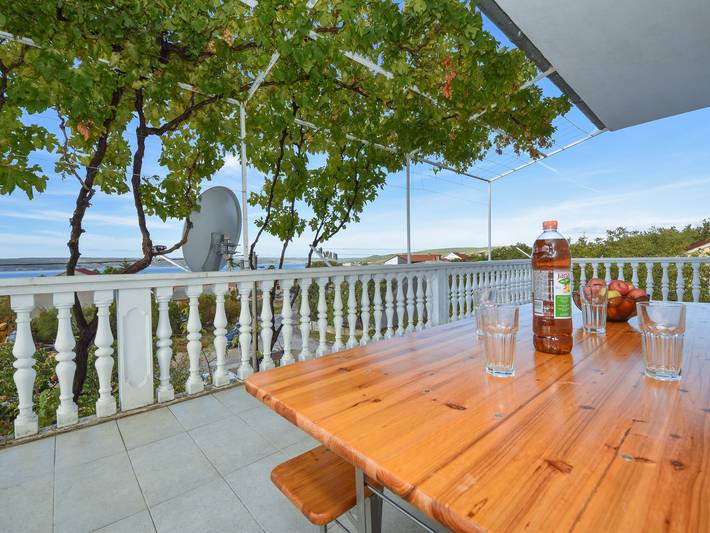 Ferienwohnung für 7 Personen, mit Terrasse in Jasenice - 2