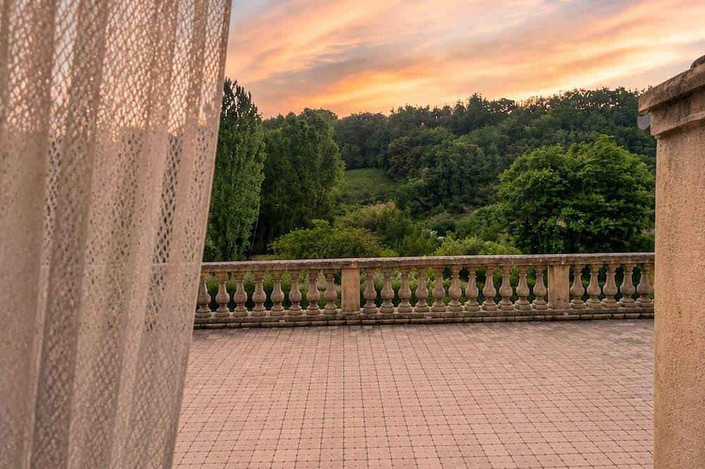 Appartement entier, Le Mas d'Eylieux - Côté Source - Charme et Vue en sud Ardèche in Saint-Montan, Privas (arrondissement)