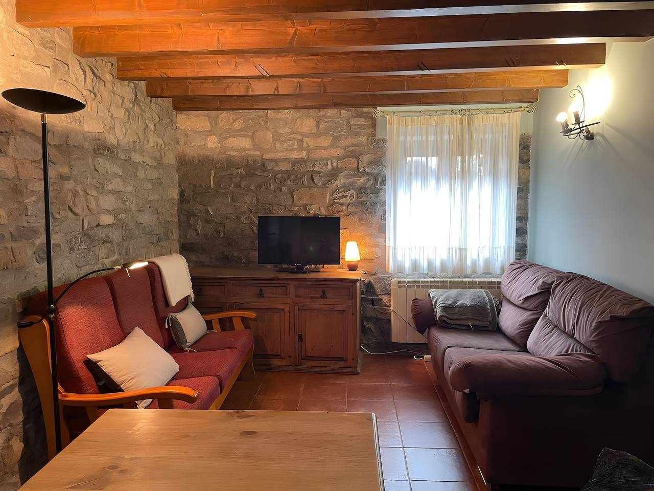 Casa La Englata: Ferienhaus mit Bergblick in Castiello de Jaca, Aragonesische Pyrenäen