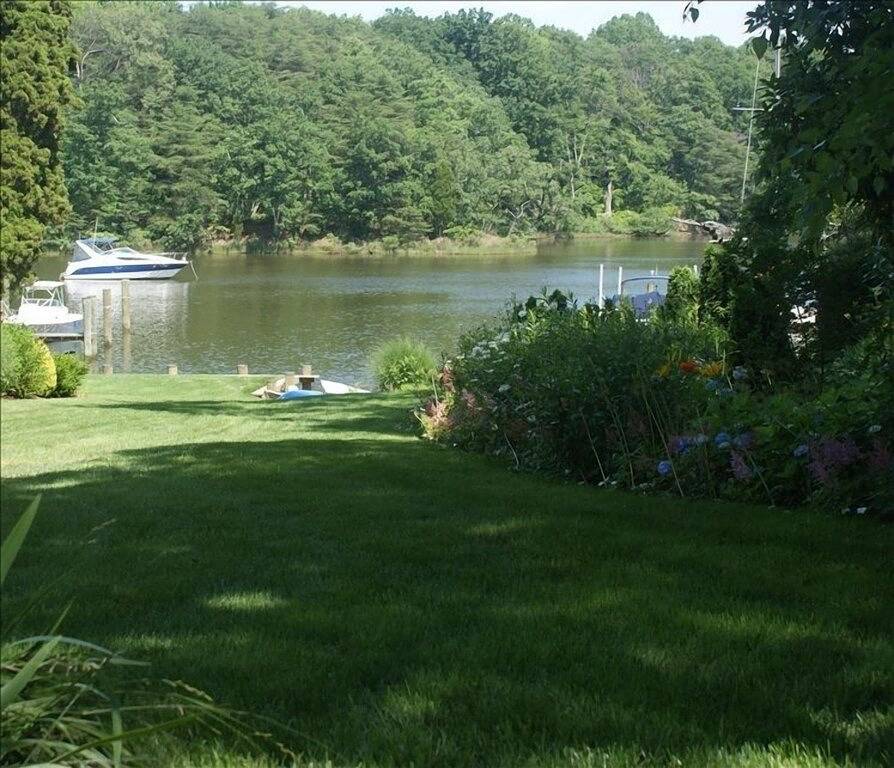 Die Gelben Cottage on Harness Creek in Anne Arundel County