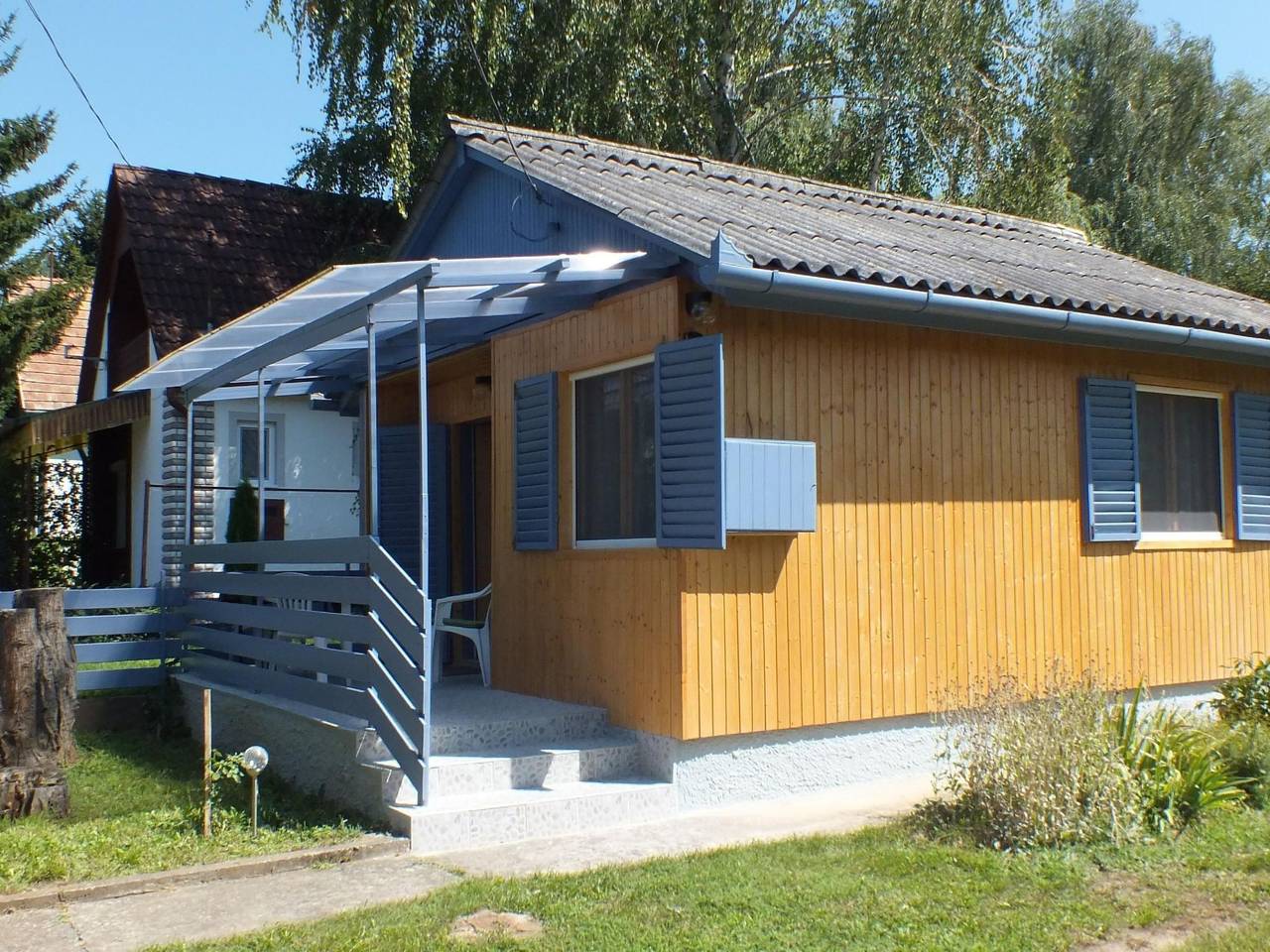 Freistehendes Ferienhaus beim Wellnessbad mit eingezäuntem Garten und Terrasse in Dombowa, Komitat Tolnau