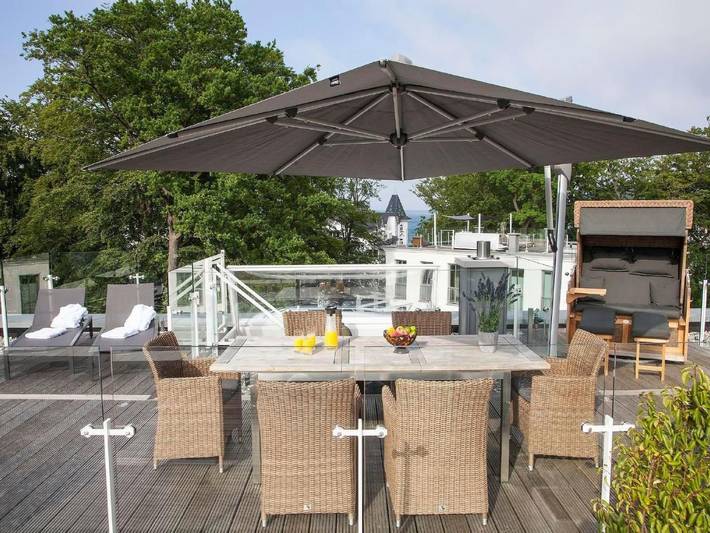 Ferieleilighet for 4 personer, Balkong og Jacuzzi i tillegg til Terrasse og Hage i Rügen