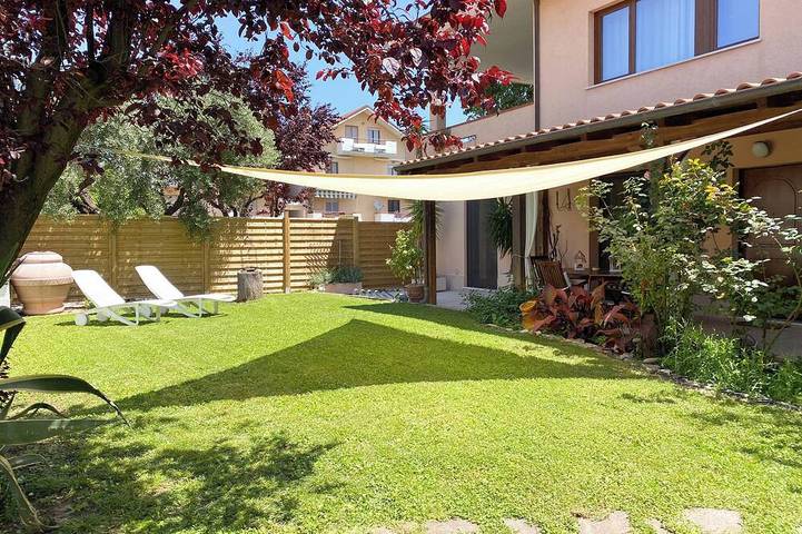 Apartamento de vacaciones para 4 personas, con jardín y jacuzzi - 1