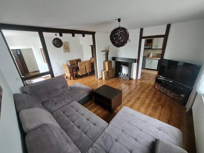 Ferienwohnung für 6 Personen, mit Terrasse und Garten sowie Pool