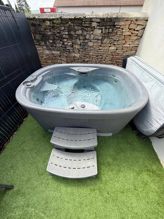 Location de vacances pour 6 personnes, avec jacuzzi et jardin, animaux acceptés à Crémieu - 3