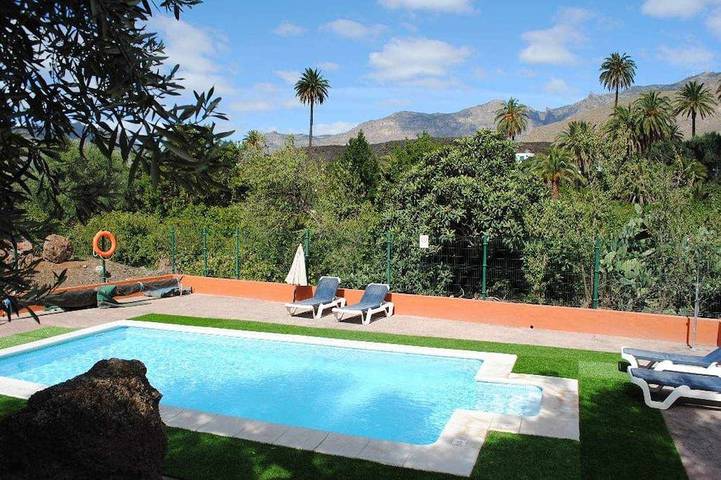 Casa rural para 5 personas, con piscina además de balcón y jardín en Santa Lucía de Tirajana