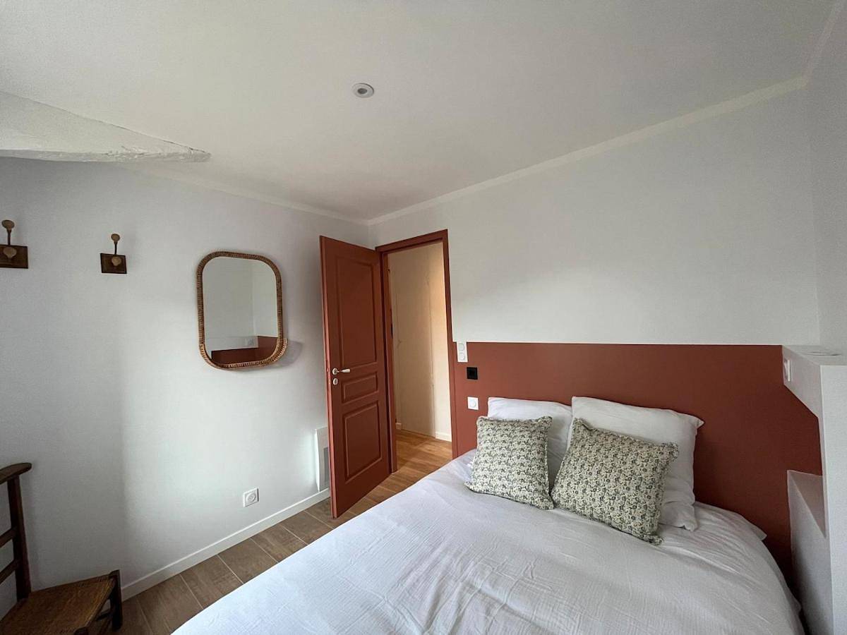 Three-Bedroom House in Les Salles-de-Castillon, Région de Libourne