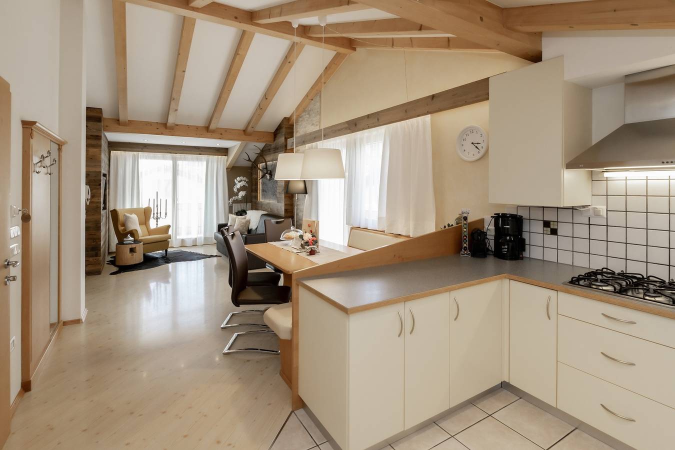 Entire apartment, Holiday Apartment "Apartment Wieser 4" with Mountain View, Heated Pool & Wi-Fi in St. Pauls, Eppan an der Weinstraße