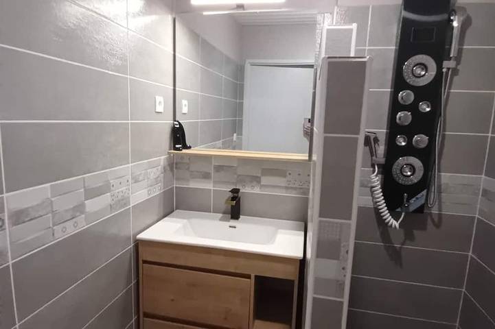 Appartement entier, Appartement T2 en rez-de-chaussée avec 2 parkings sécurisés in Millau, Parc naturel régional des Grands Causses